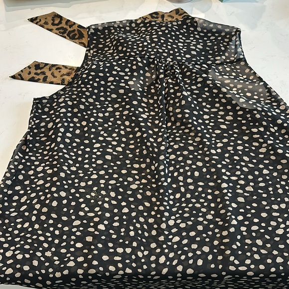 Daniel Rainn XL 100% polyester shell - EUC - with neck tie detail - Picture 5 of 6